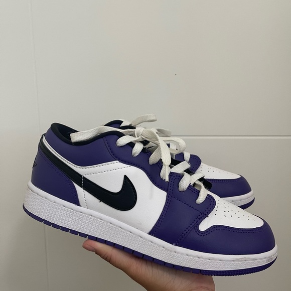 Jordan 1 low Court purple. - Picture 2 of 5